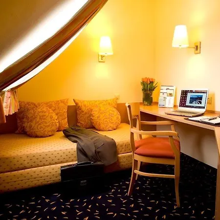 Plaza Hotel 3*
