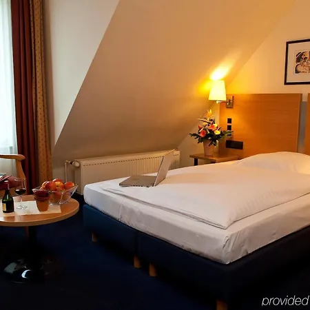 Hotel Plaza 3*