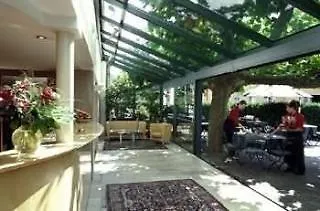 מלון Plaza 3*