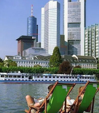 Plaza Hotel 3*